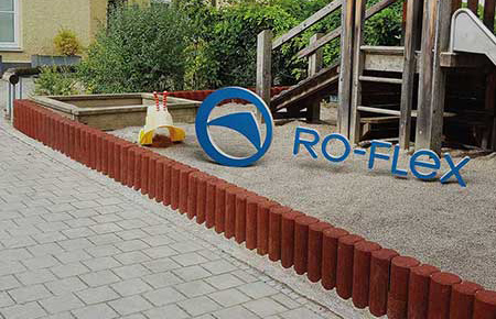 Sandkasteneinfassung aus Kettenelementen Blockstufen und Sandkastenwinkel